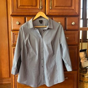 Worthington 1X blue pinstriped shirt.  No iron.